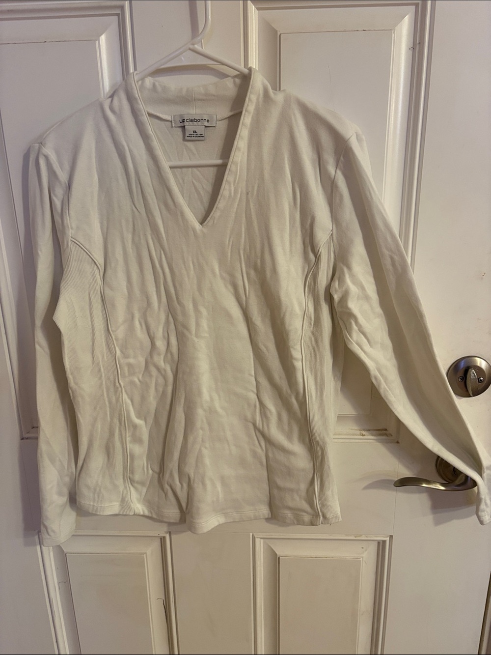 Liz Claiborne Off-White V-Neck Long Sleeve Pullover